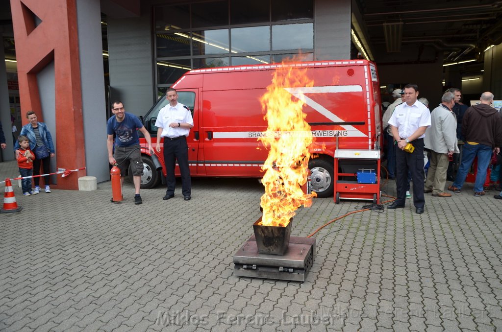 Tag der Offenen Tuer BF Koeln Weidenpesch Scheibenstr P082.JPG